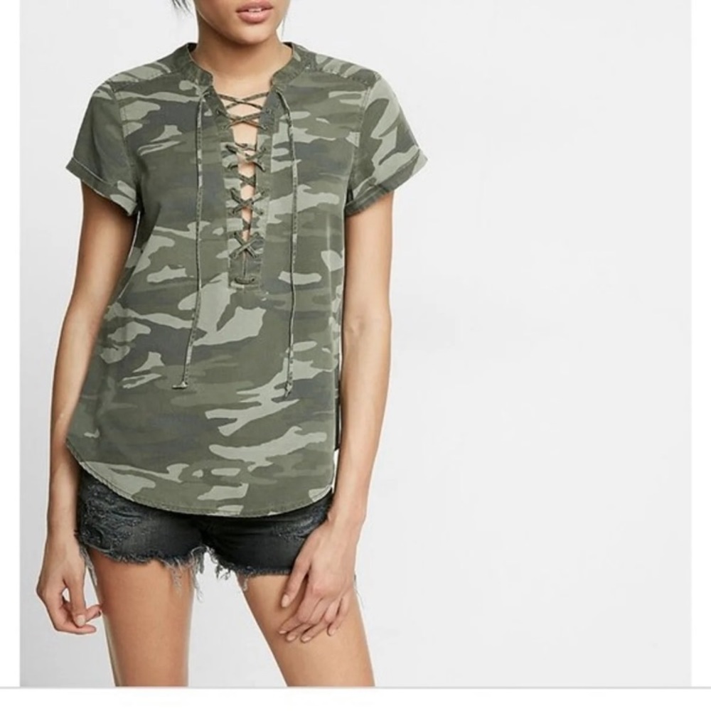EXPRESS camoflauge lace up short sleeve top